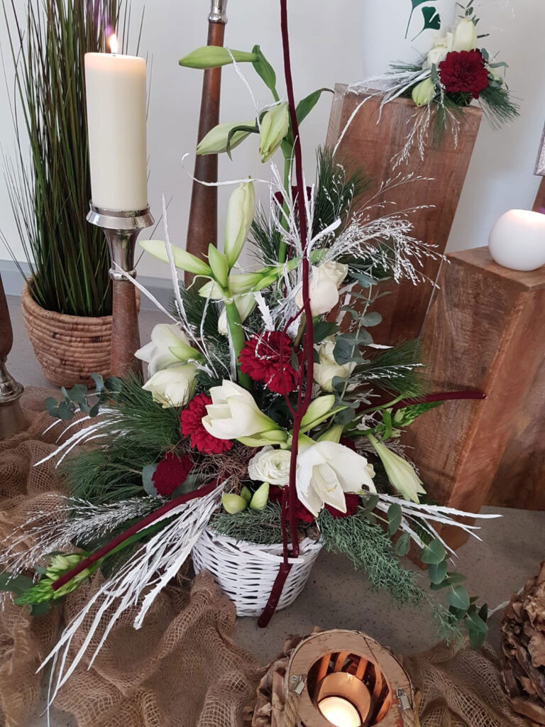 Albatros-Bestattungen® Blumengesteck aus weißen und roten Blumen