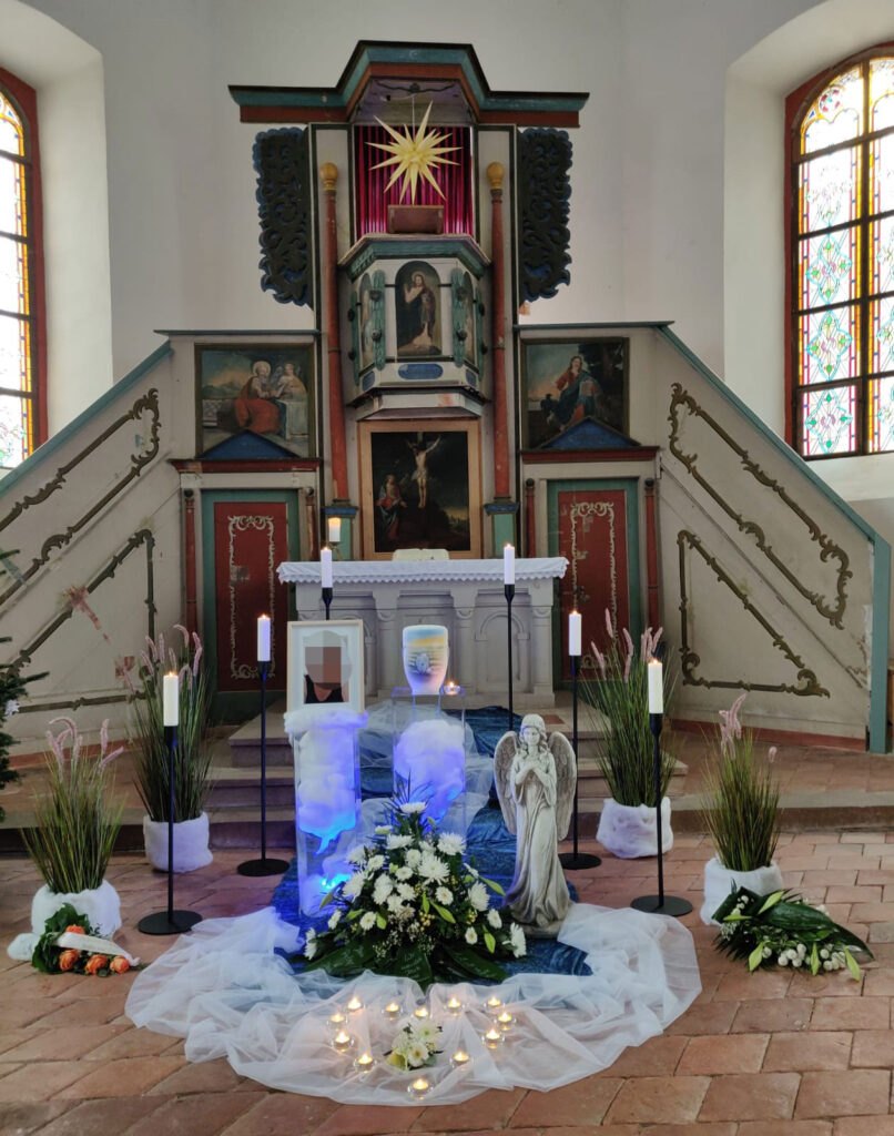 Albatros-Bestattungen® Urnenaufbahrung in der Kirche